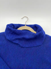 SUETER BASICO CUELLO CAÍDO AZULINO