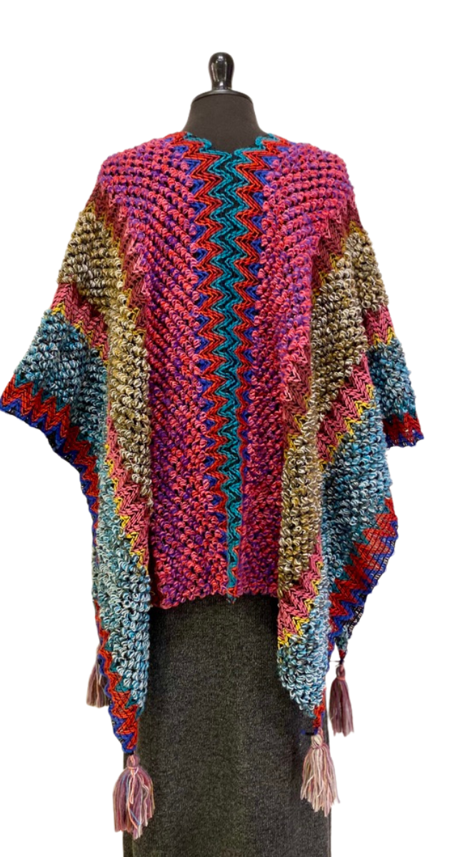 RUANA BOHO FUCSIAS Y ROJOS