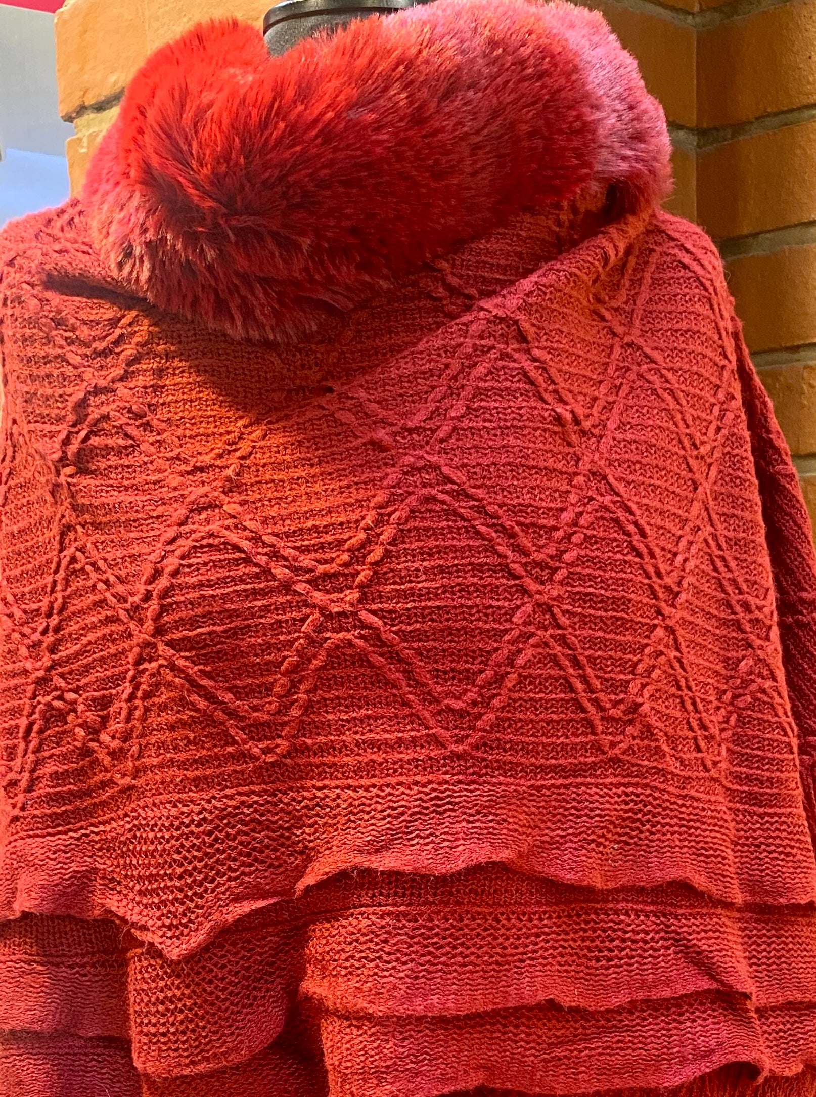 RUANA CUELLO PIEL ROJO ITALIANO