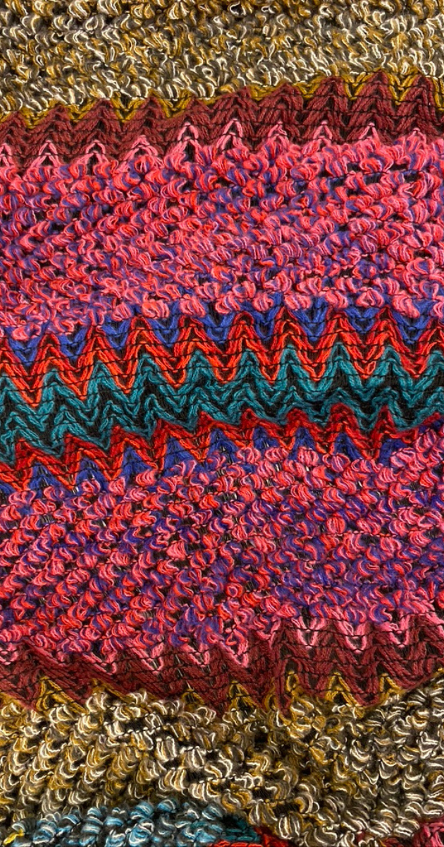 RUANA BOHO FUCSIAS Y ROJOS