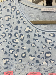 POLERA ITALIANA ANIMAL PRINT CELESTE