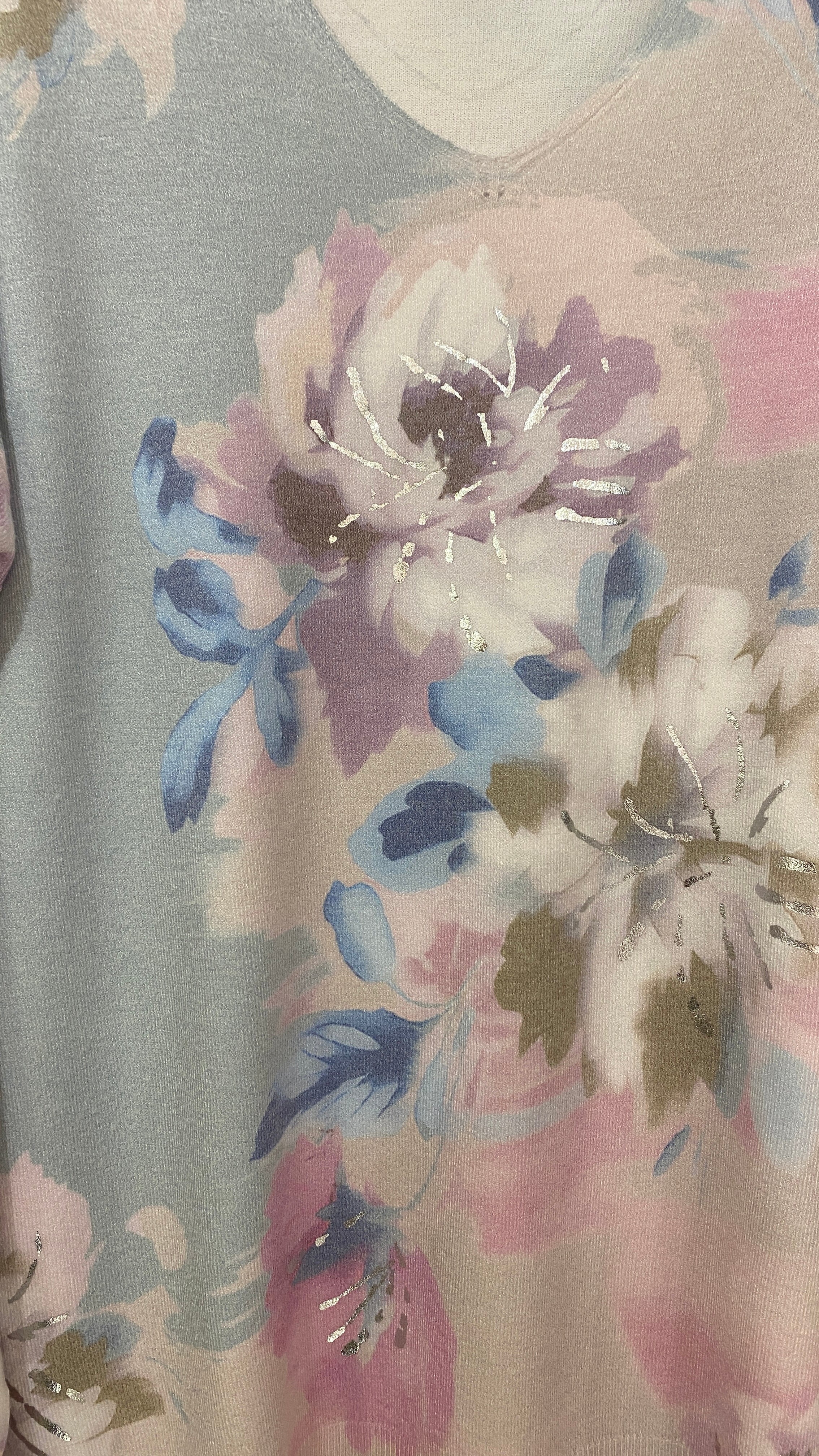 SUETER VISCOSA ESTAMPADO FLOR PERLA