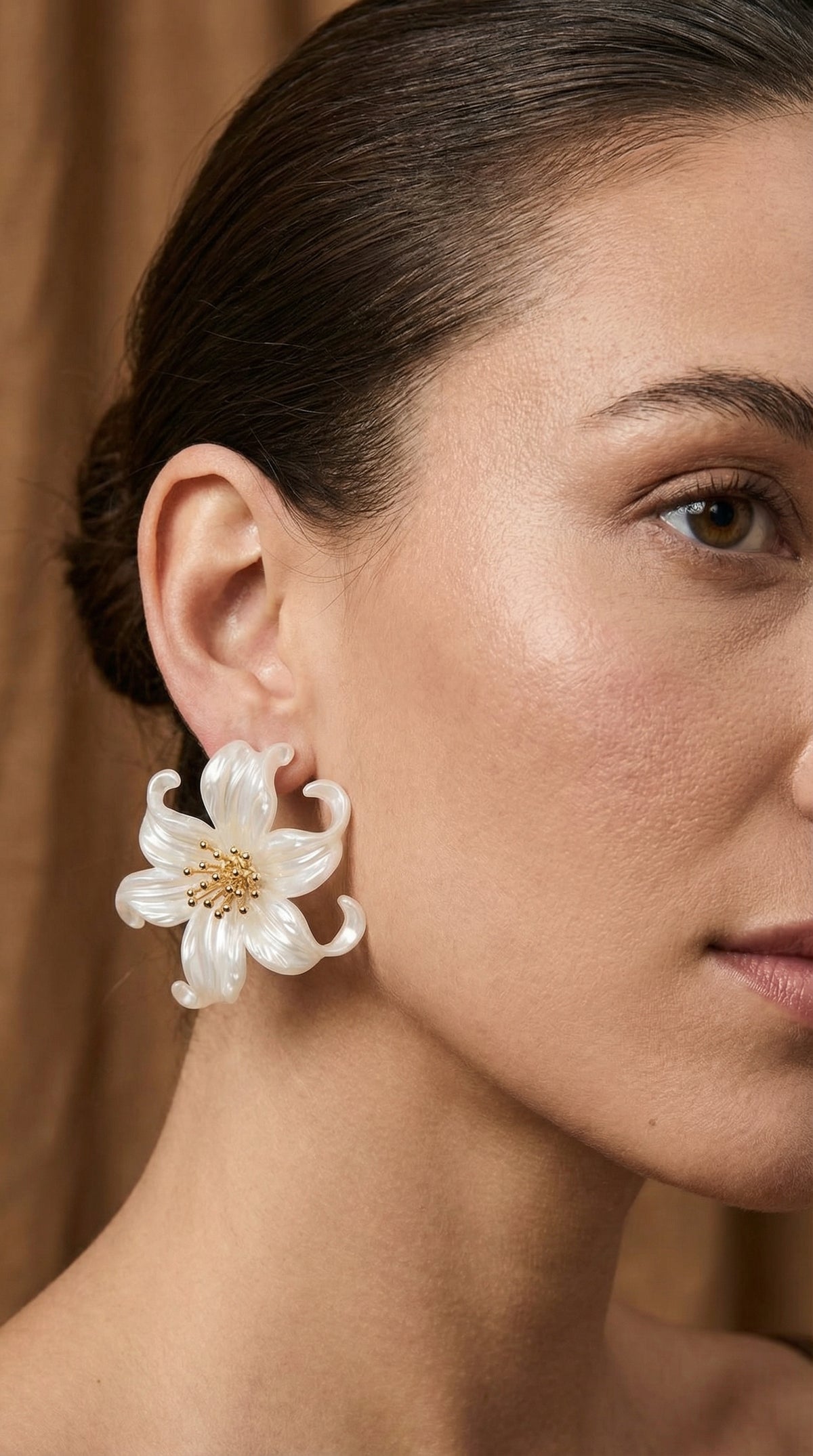 AROS FLOR BLANCO Y DORADO