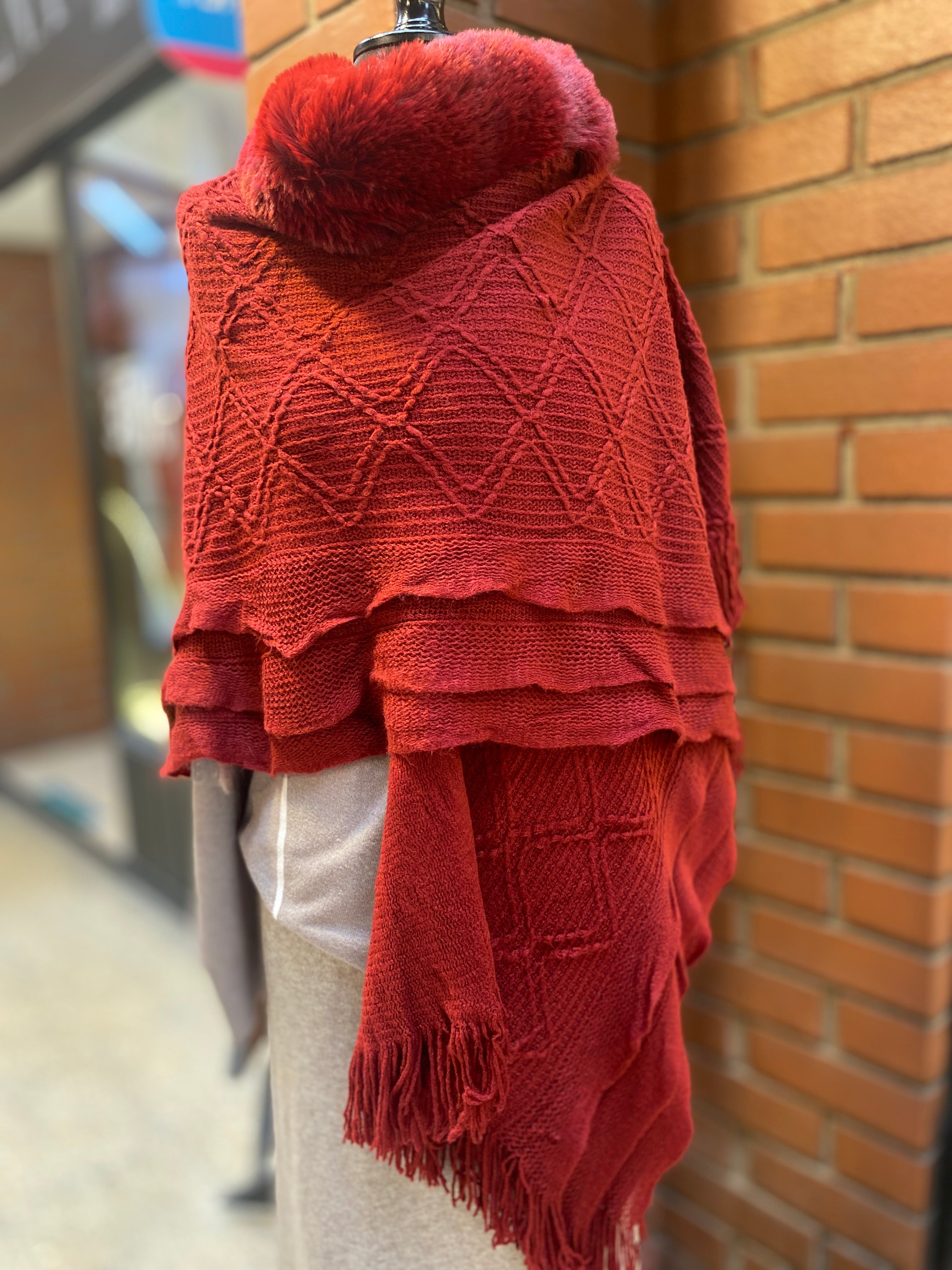 RUANA CUELLO PIEL ROJO ITALIANO