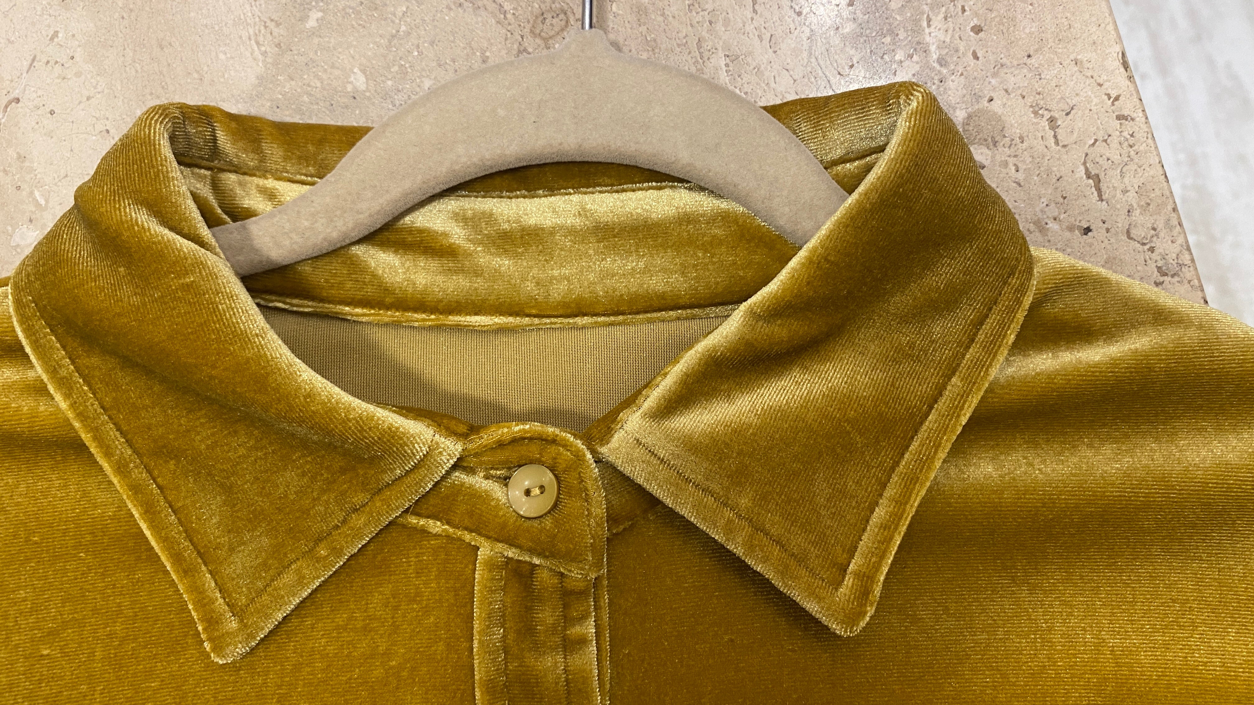 BLUSA VELVET MOSTAZA