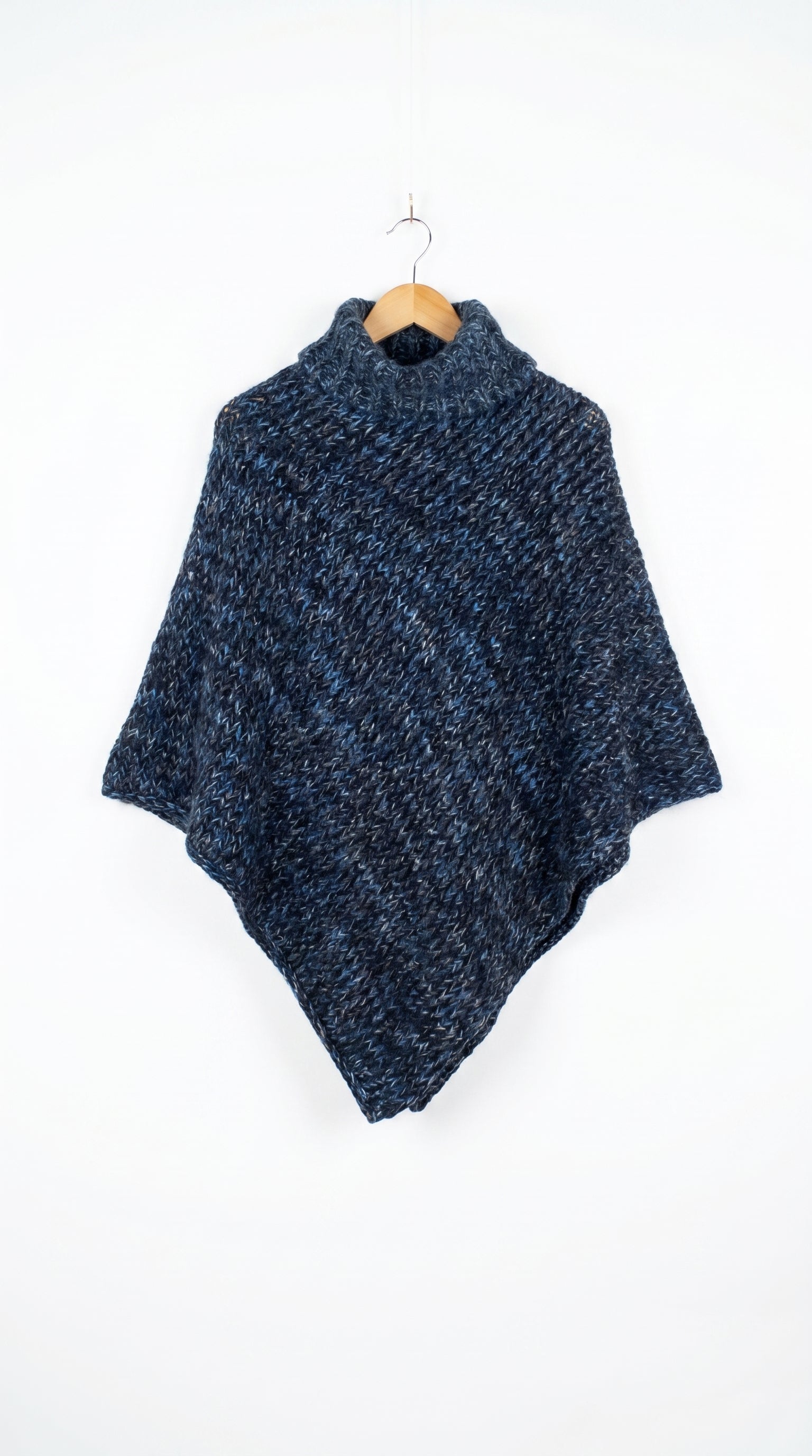 PONCHO AZUL DE KARLA