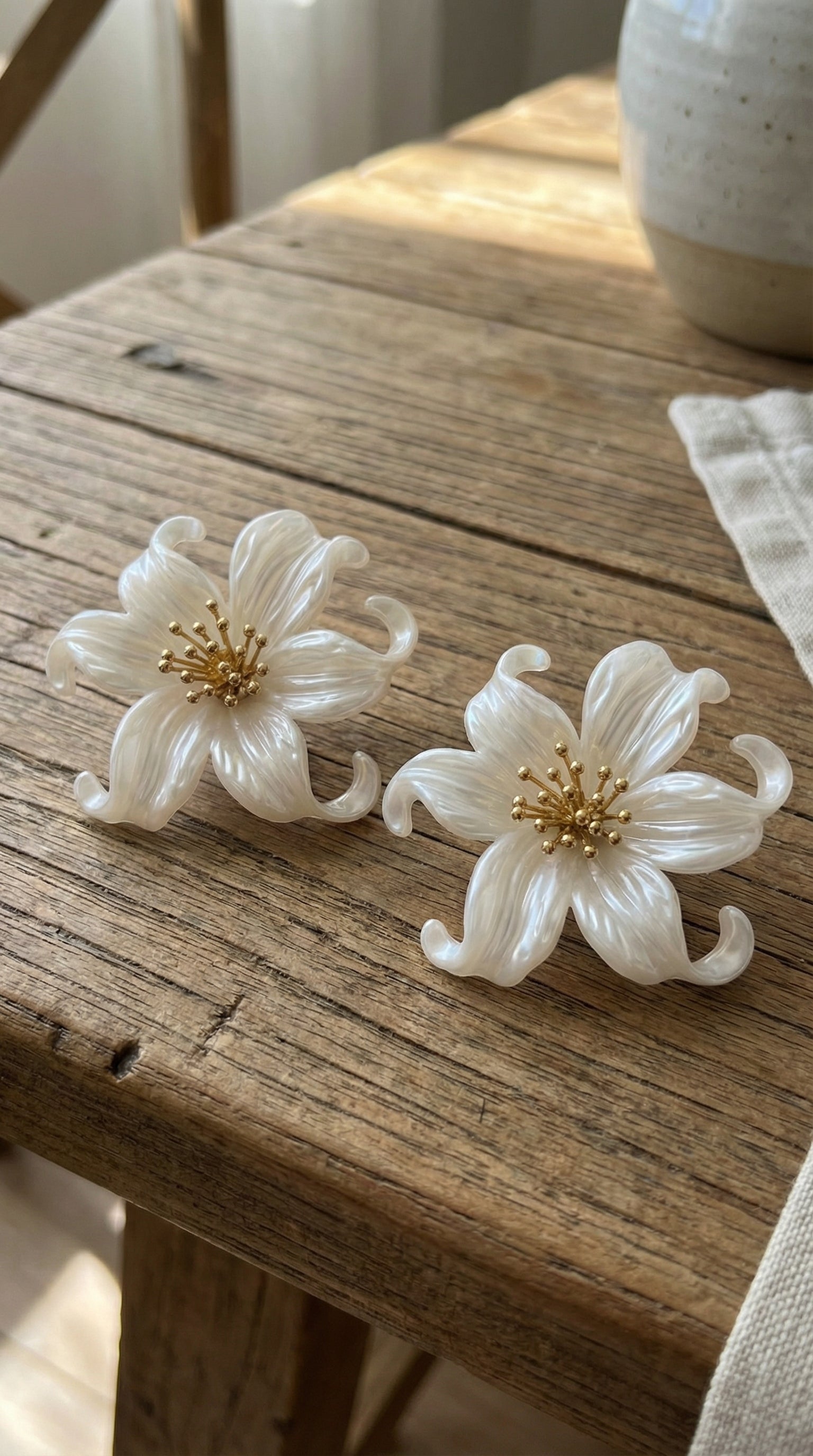 AROS FLOR BLANCO Y DORADO
