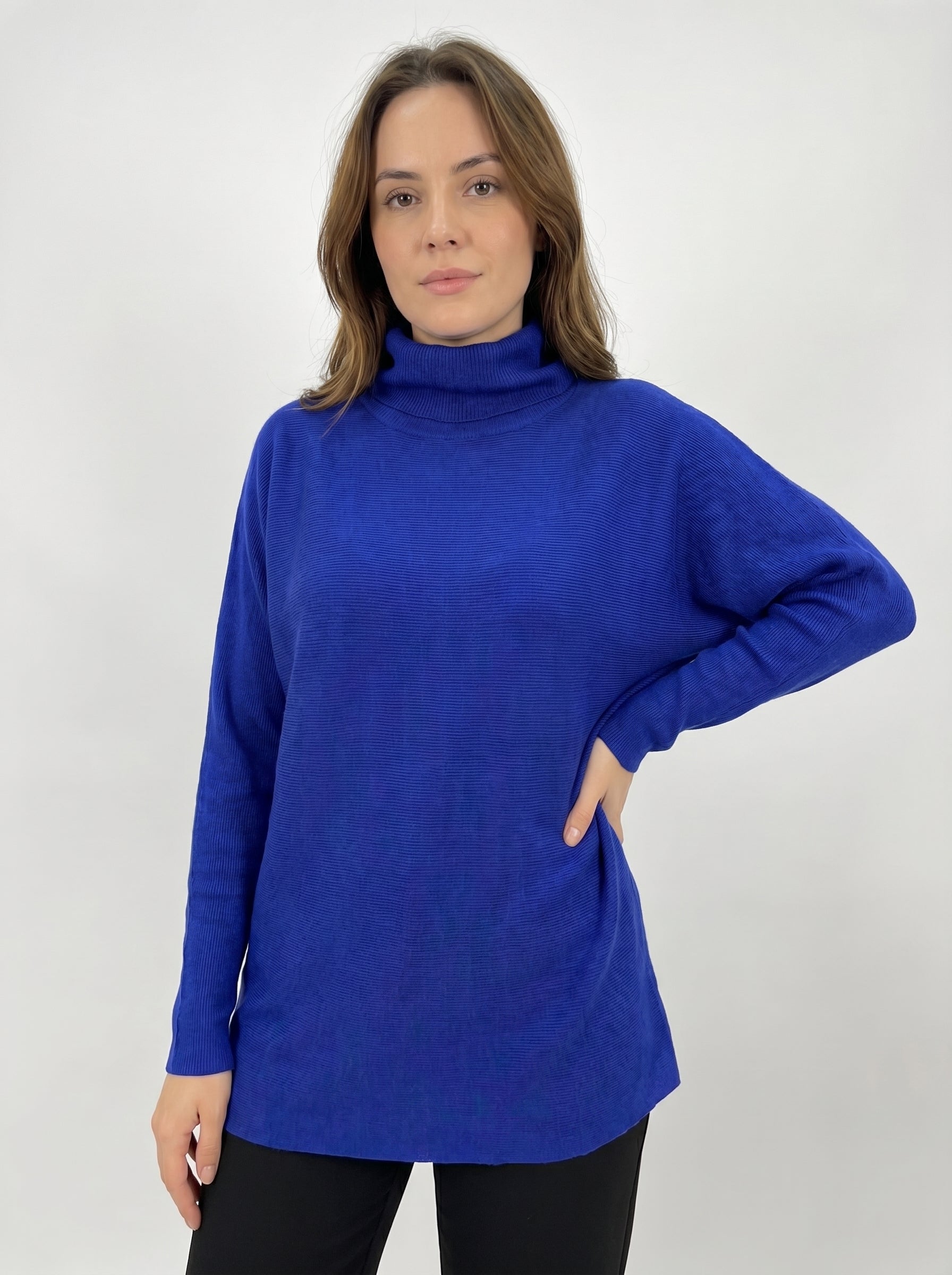 SUETER BASICO CUELLO CAÍDO AZULINO