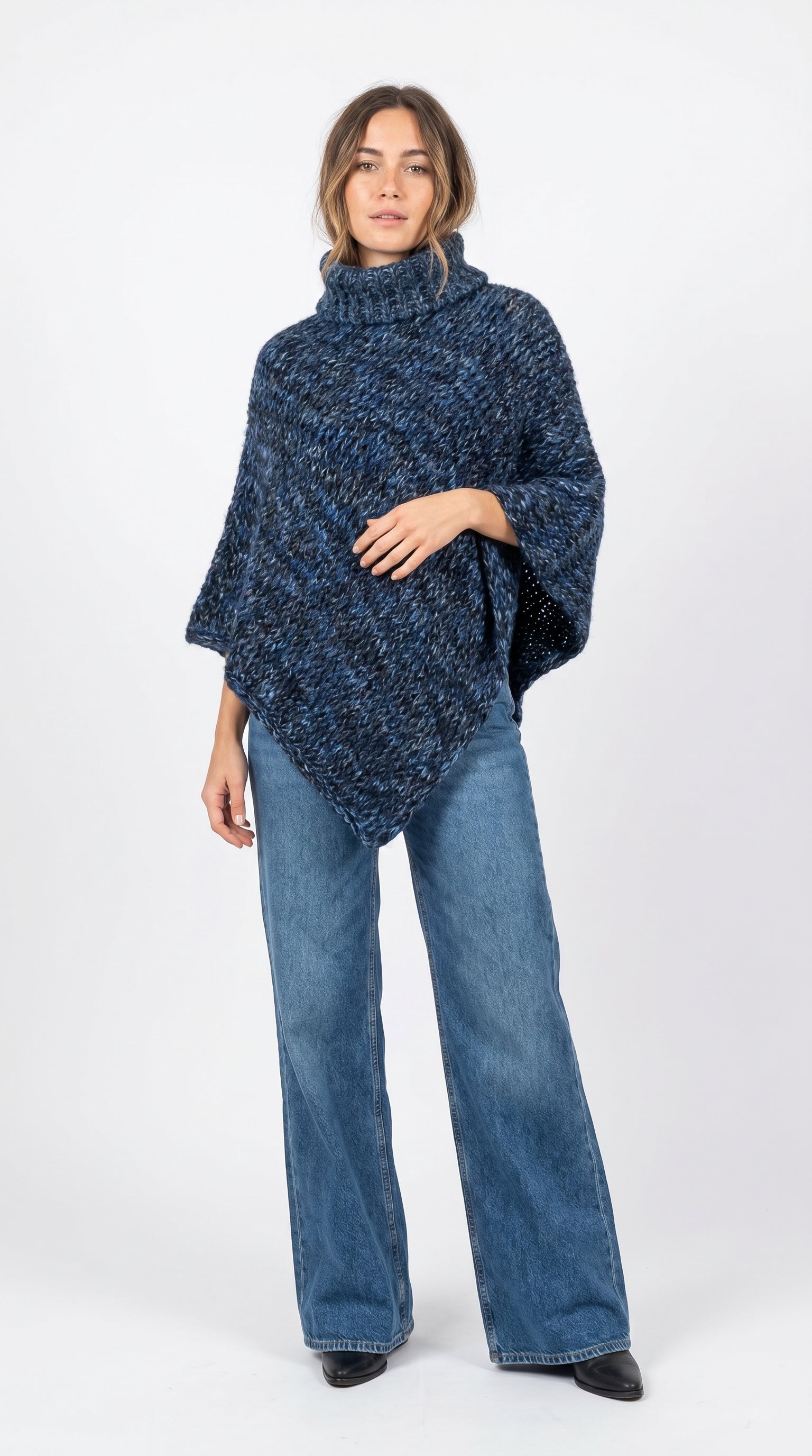 PONCHO AZUL DE KARLA