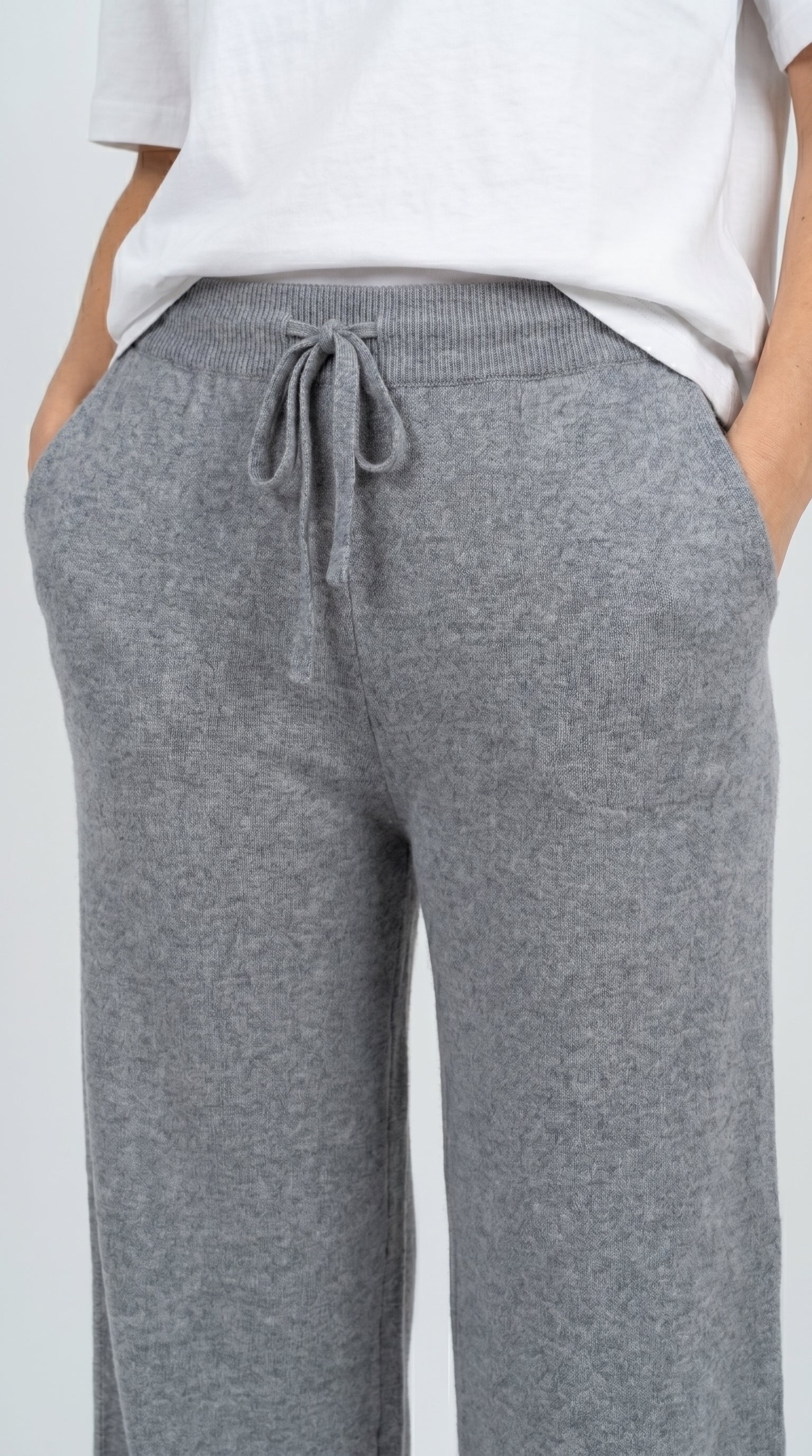 PANTALÓN TEJIDO GRIS
