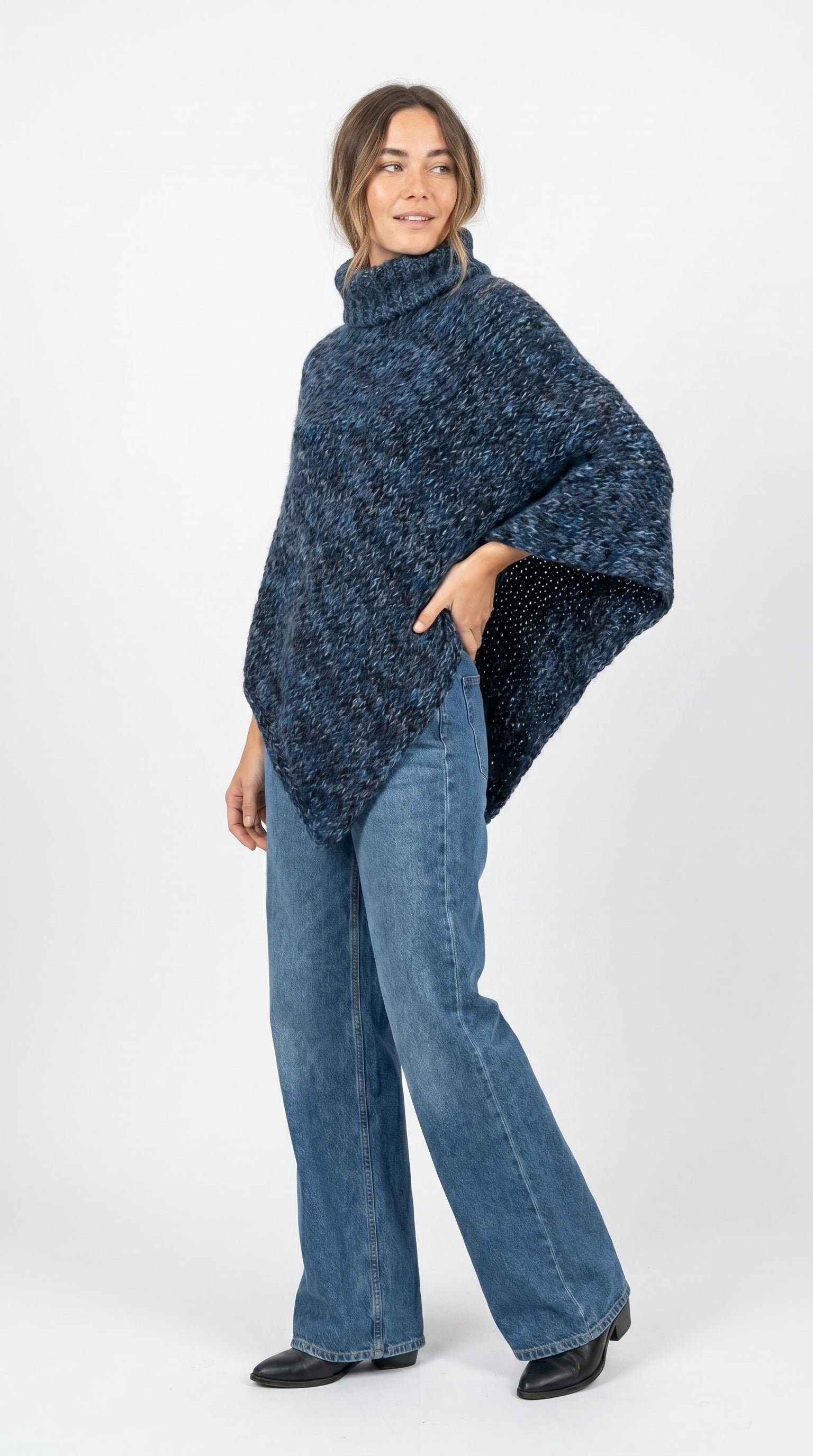 PONCHO AZUL DE KARLA